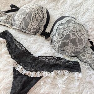 Victoria's Secret Black and Cream Lace Bra Set